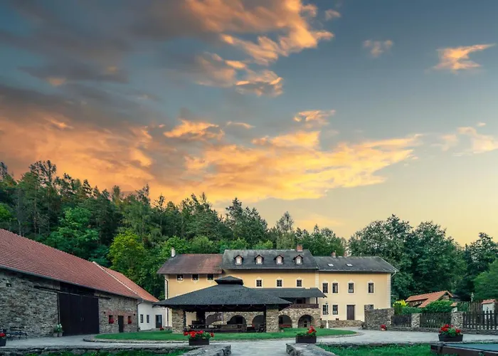 מלון Mlyn Davidkov